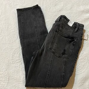 Good American denim. NWT Size 6/28.